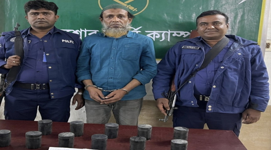 যশোরে সাবেক যুবলীগ নেতা ইকবাল আটক, ১১ টি ককটেল উদ্ধার